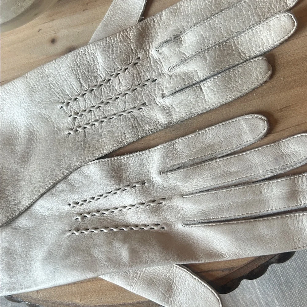 Vintage Native Deerskin Creme Threaded Trimmed Gloves Size 7 25/20